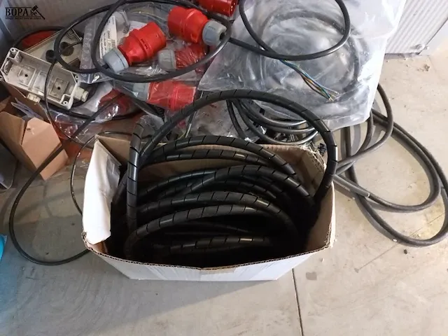 Lot 9 - materiaal voor elektrische installaties - afbeelding 3 van  8