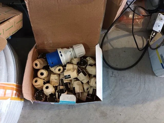 Lot 9 - materiaal voor elektrische installaties - afbeelding 4 van  8