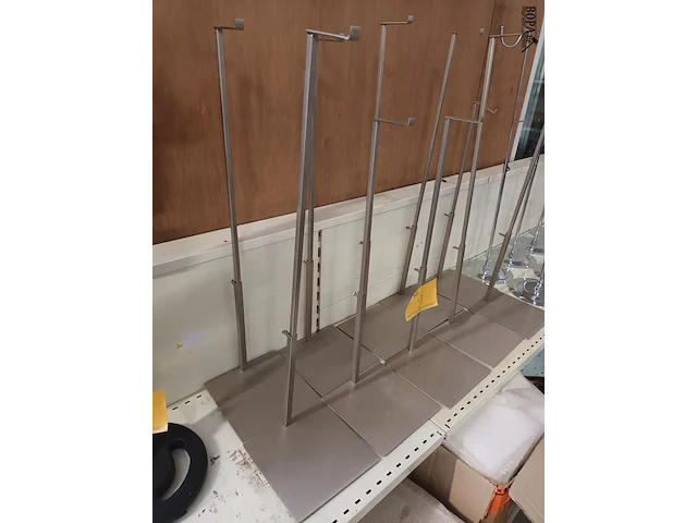 Lot 9 - metalen display statief. 10 stuks - afbeelding 2 van  3
