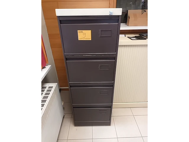 Lot 9 - metalen ladekast - afbeelding 1 van  5