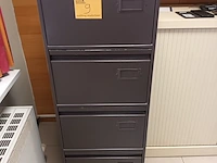 Lot 9 - metalen ladekast - afbeelding 1 van  5