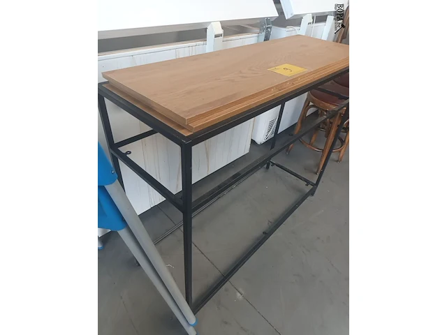 Lot 9 - metalen rek met legplanken - afbeelding 2 van  3