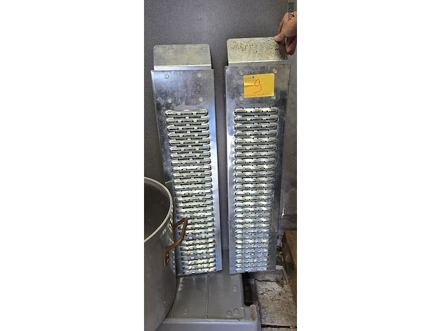 Lot 9 - oprijplaten 2stuks - afbeelding 1 van  3