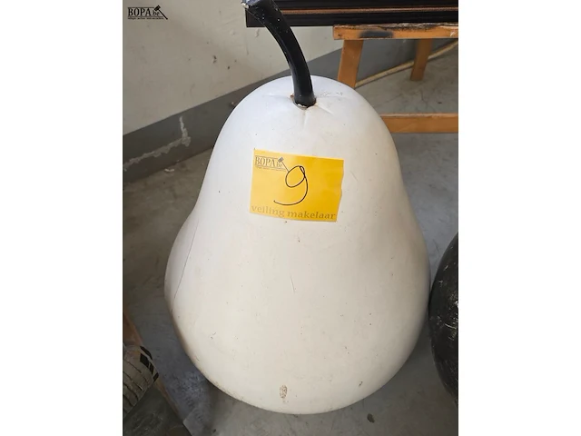 Lot 9 - reuze tuinpeer en tuin appel - afbeelding 2 van  3