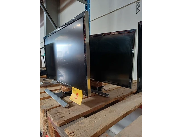 Lot 9 - samsung computerschermen - 2 stuks - afbeelding 1 van  3
