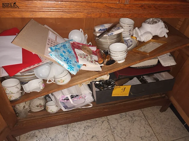 Lot 9 - servies en bestek - afbeelding 1 van  4
