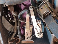 Lot 9 - spanbanden en ratels. 12 stuks - afbeelding 4 van  4