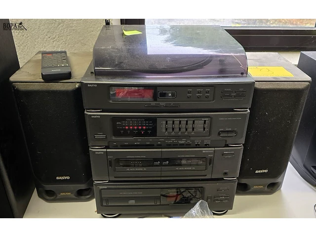 Lot 9 - stereo toren sanyo - afbeelding 1 van  6