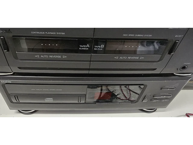 Lot 9 - stereo toren sanyo - afbeelding 4 van  6