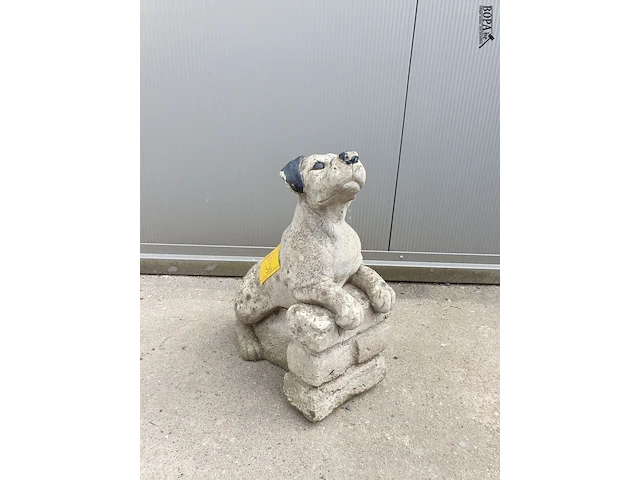 Lot 9 - vintage beeld beton hond - afbeelding 1 van  5