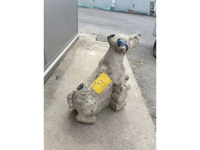 Lot 9 - vintage beeld beton hond - afbeelding 3 van  5