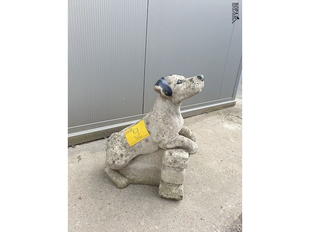 Lot 9 - vintage beeld beton hond - afbeelding 5 van  5
