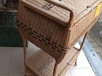 Lot 9 - vintage rieten naaikoffer - afbeelding 2 van  5
