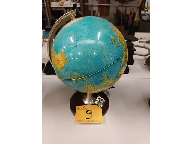 Lot 9 - wereldbol - afbeelding 1 van  3