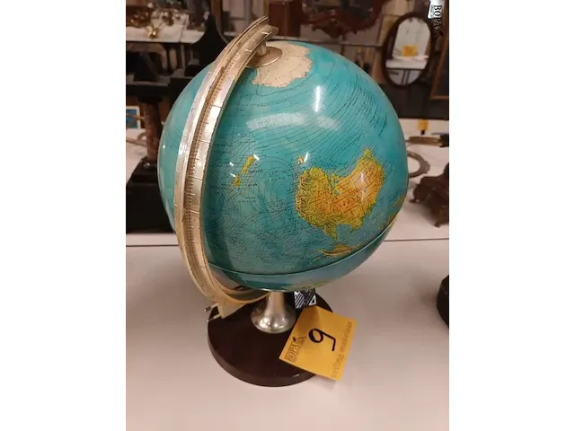 Lot 9 - wereldbol - afbeelding 3 van  3