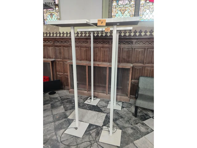 Lot 9 - zumtobel staande lampen - 2 stuks - afbeelding 1 van  5