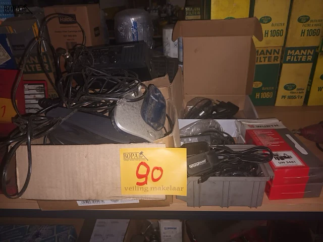 Lot 90 - accessoires en elektro - afbeelding 1 van  7
