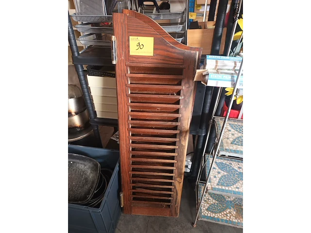 Lot 90 - houten klapdeuren. 2 stuks - afbeelding 1 van  3