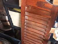 Lot 90 - houten klapdeuren. 2 stuks - afbeelding 3 van  3