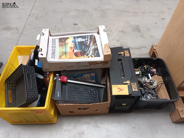 Lot 90 - kantoormateriaal en diversen - afbeelding 1 van  8