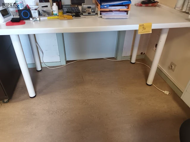 Lot 90 - kantoortafel - afbeelding 1 van  3