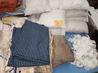 Lot 90 - lot linnen en kussens - afbeelding 1 van  3