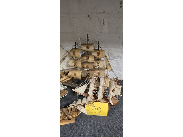 Lot 90 - lotje modelboten 5 stuks - afbeelding 3 van  3