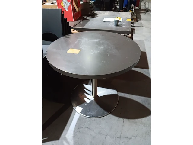 Lot 90 - ronde tafel - afbeelding 1 van  2