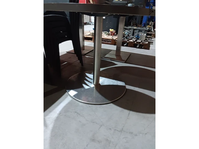 Lot 90 - ronde tafel - afbeelding 2 van  2