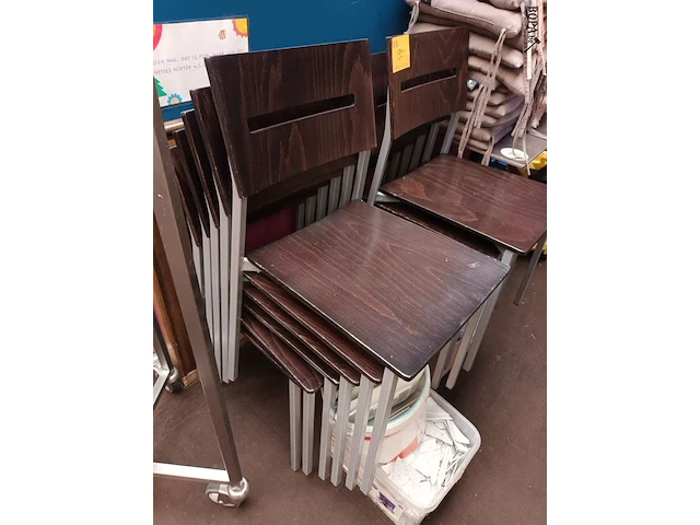 Lot 90 - stapelbare stoelen. 38 stuks - afbeelding 2 van  6