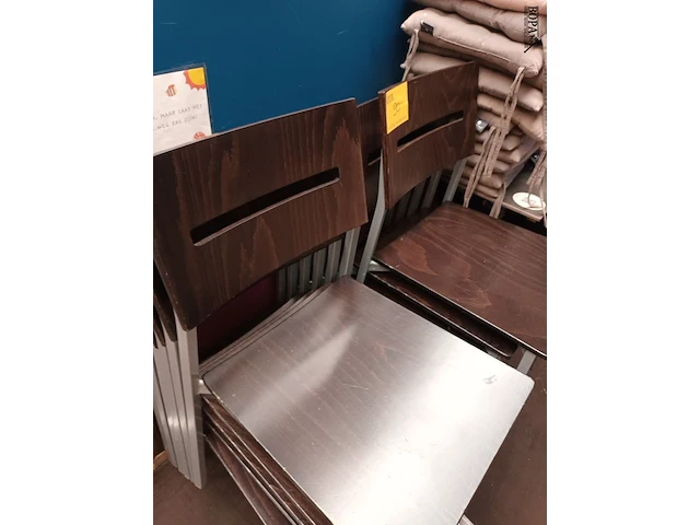 Lot 90 - stapelbare stoelen. 38 stuks - afbeelding 4 van  6