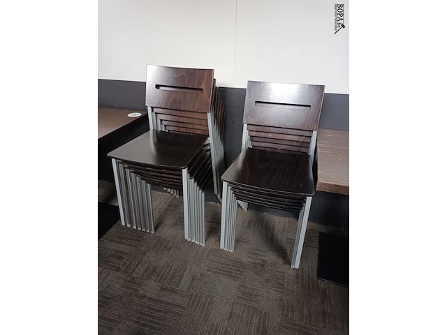 Lot 90 - stapelbare stoelen. 38 stuks - afbeelding 5 van  6