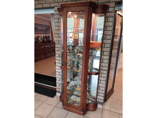 Lot 90 - vitrine kast met gebogen glas - afbeelding 1 van  4