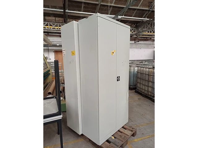 Lot 901 - dossierkast 2 stuks - afbeelding 1 van  4