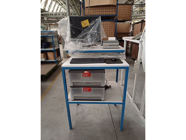 Lot 903 - werkpost, computerconfiguratie en ladeblok - afbeelding 1 van  10