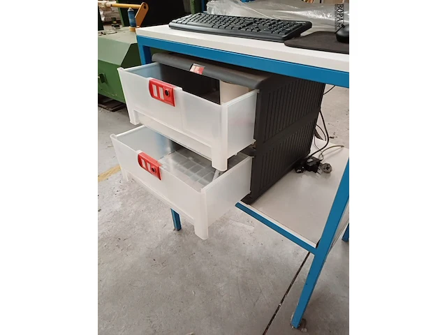 Lot 903 - werkpost, computerconfiguratie en ladeblok - afbeelding 4 van  10