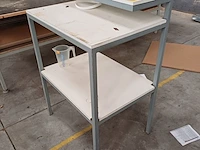 Lot 906 - hoge werktafel - afbeelding 1 van  3