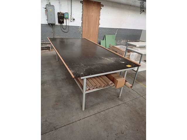 Lot 908 - werktafel - afbeelding 2 van  4