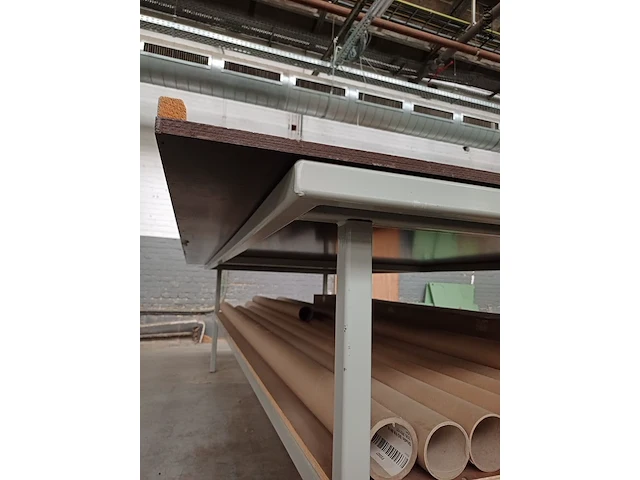 Lot 908 - werktafel - afbeelding 4 van  4