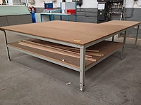 Lot 909 - werktafel - afbeelding 1 van  5