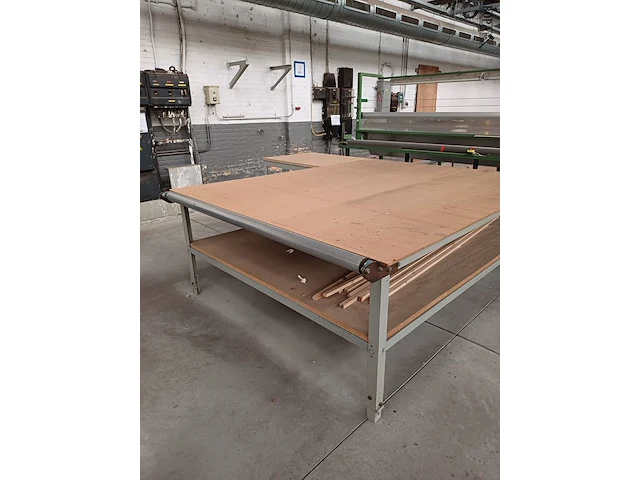 Lot 909 - werktafel - afbeelding 2 van  5