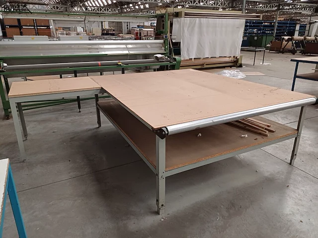 Lot 909 - werktafel - afbeelding 5 van  5