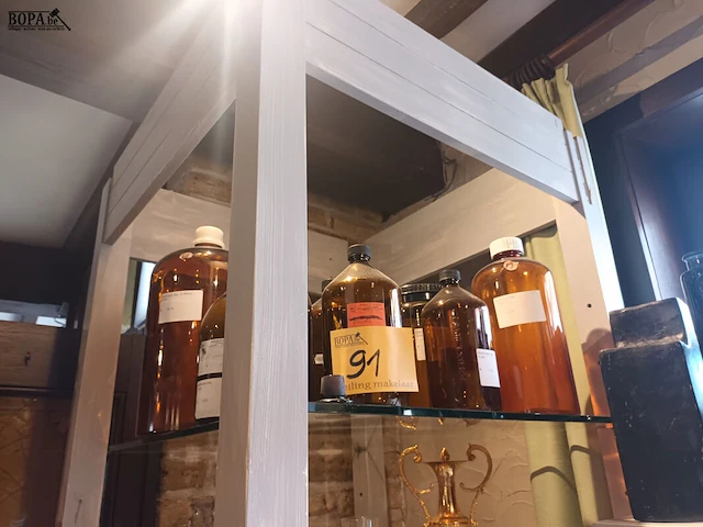 Lot 91 - apothekersflessen. 8 stuks - afbeelding 1 van  3