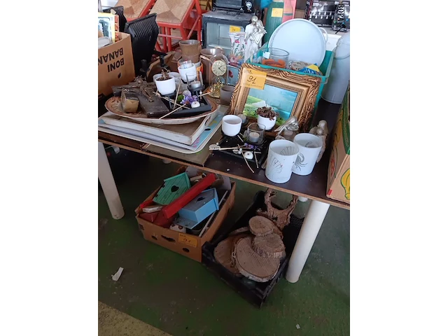 Lot 91 - decoratie materiaal - afbeelding 1 van  8