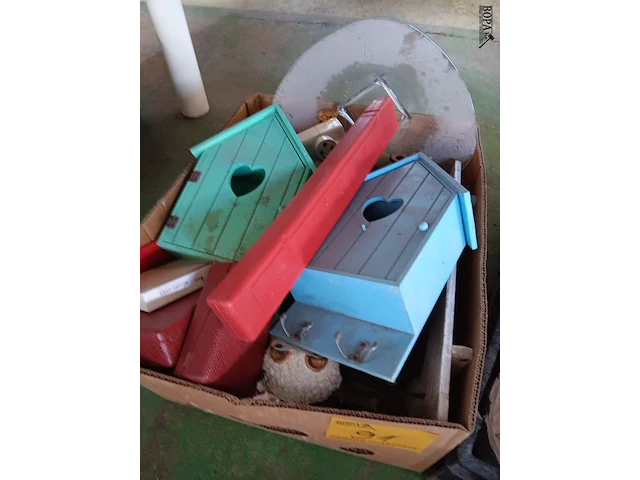 Lot 91 - decoratie materiaal - afbeelding 2 van  8
