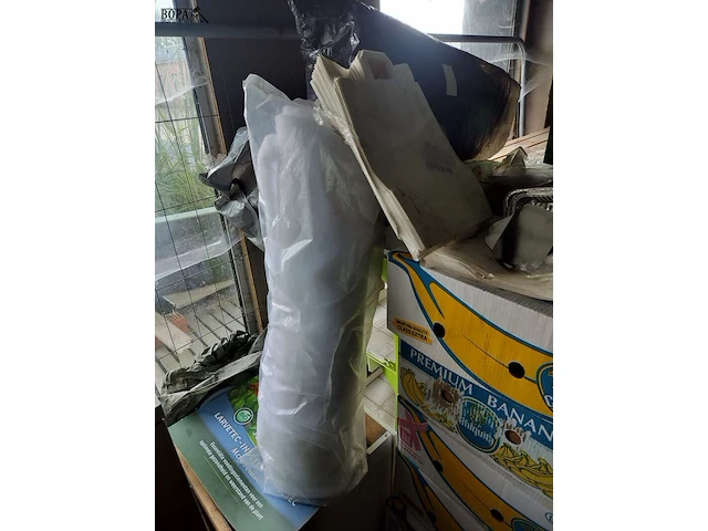 Lot 91 - decoratie materiaal - afbeelding 8 van  8
