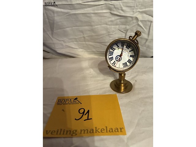 Lot 91 - glazen tafeluurwerk op bronzen voet, railway regulation leve - afbeelding 1 van  3