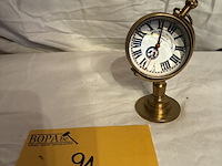 Lot 91 - glazen tafeluurwerk op bronzen voet, railway regulation leve - afbeelding 1 van  3