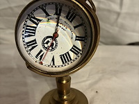 Lot 91 - glazen tafeluurwerk op bronzen voet, railway regulation leve - afbeelding 2 van  3