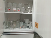 Lot 91 - huisraad. inhoud keukenkast - afbeelding 2 van  4